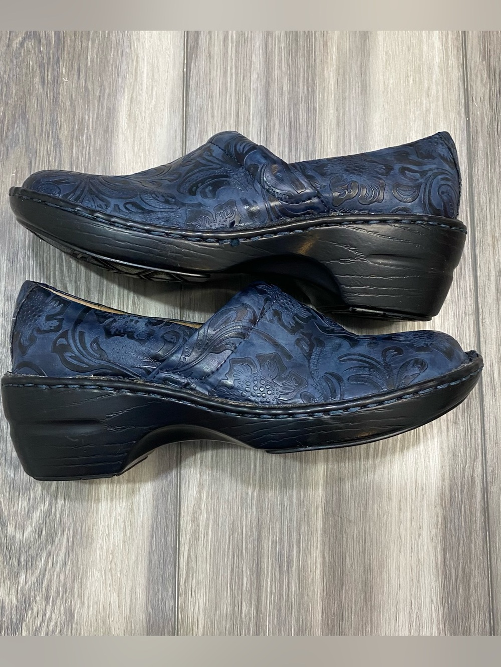 GH Bass Sheena Floral Embossed Clogs Mules Size 7